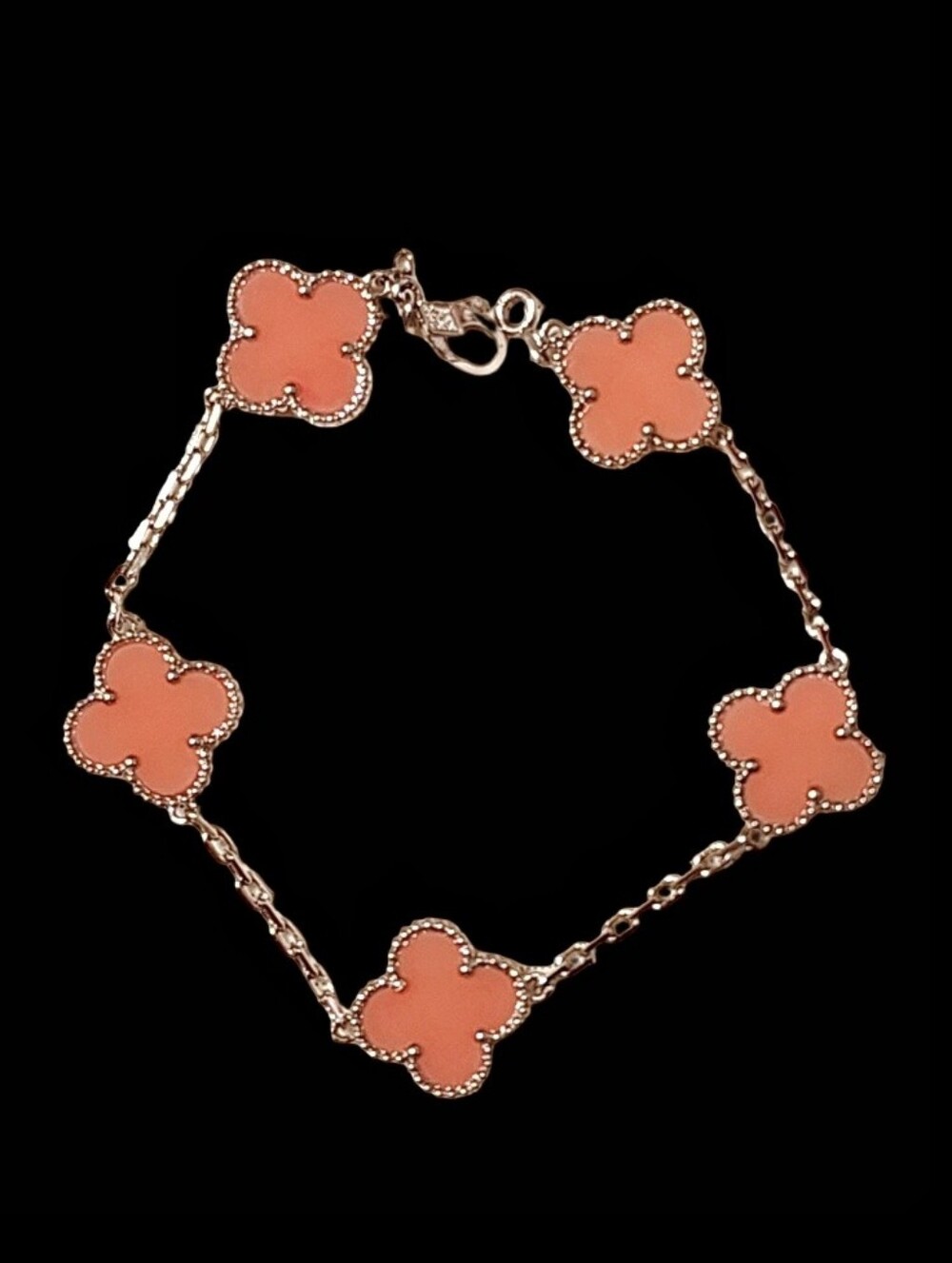 🌸Four-Leaf Clover Motif Bracelet With Beaded Edges.